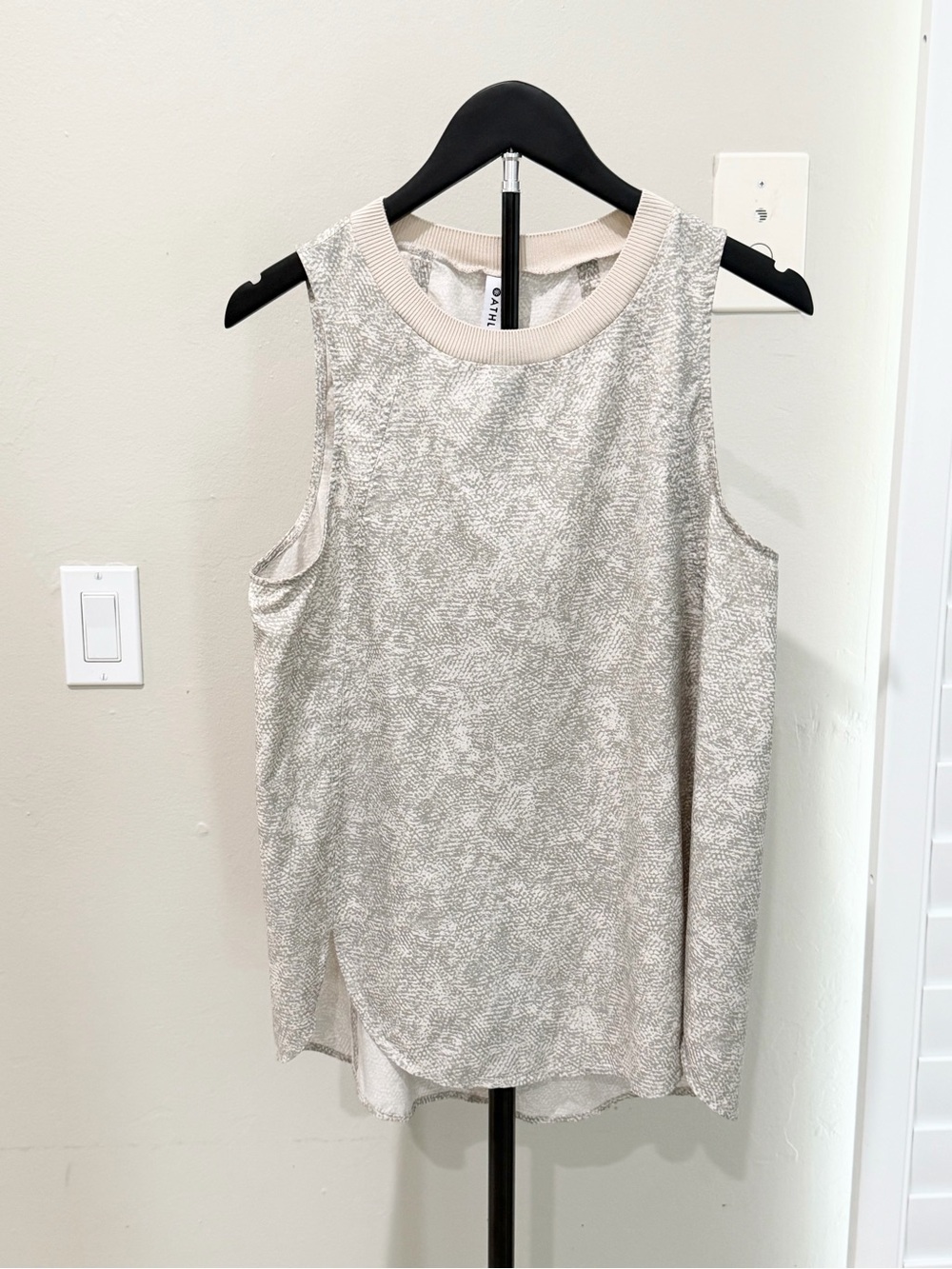 Athleta Zephyr Print Tank High Low Athleisure Top